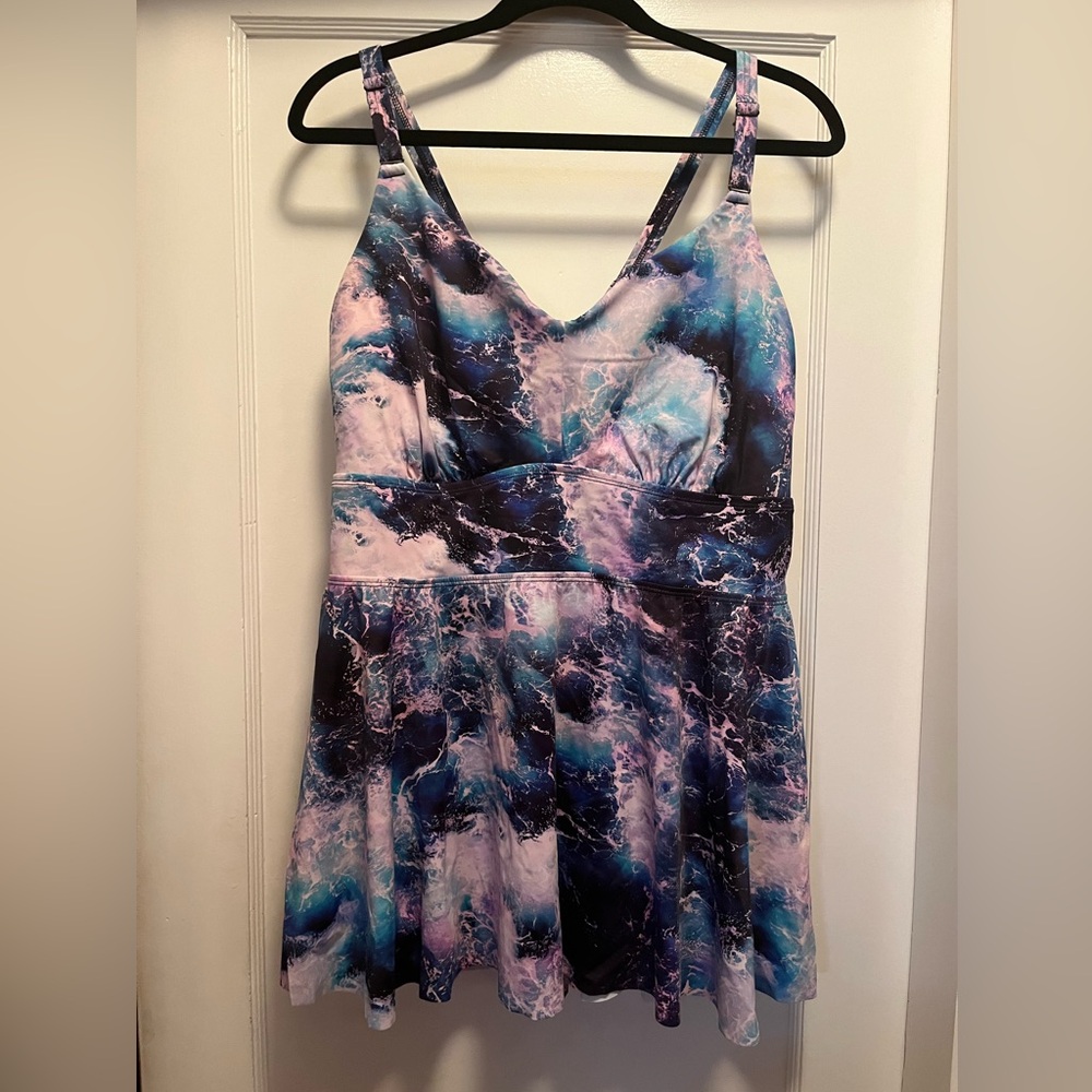 Torrid Wire-Free Racerback Tankini size 3 NWT